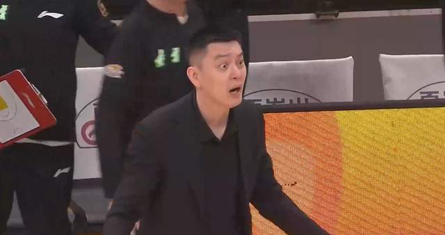 世界杯赛事平台安装-真被坑惨了！辽篮还不放弃，带着他奔赴客场，杨鸣还能忍多久？
